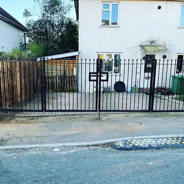 metal gate